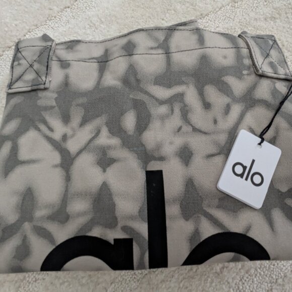 NWT Alo Yoga Iconic Shopper Tote - Picture 6 of 7